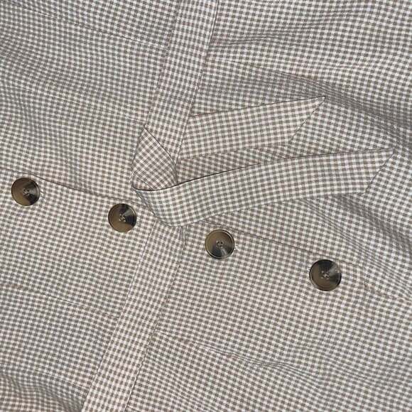 Chic Gingham Button-Front Romper with Tie Waist - Picture 2 of 5